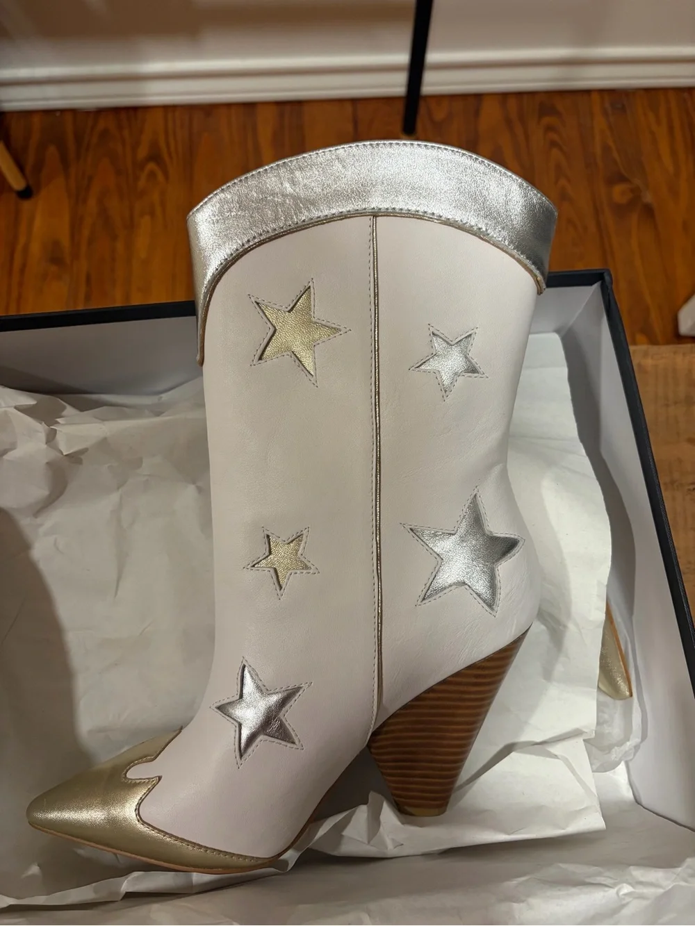 Liu Jo White Star-Accent Western Ankle Barbie Boots